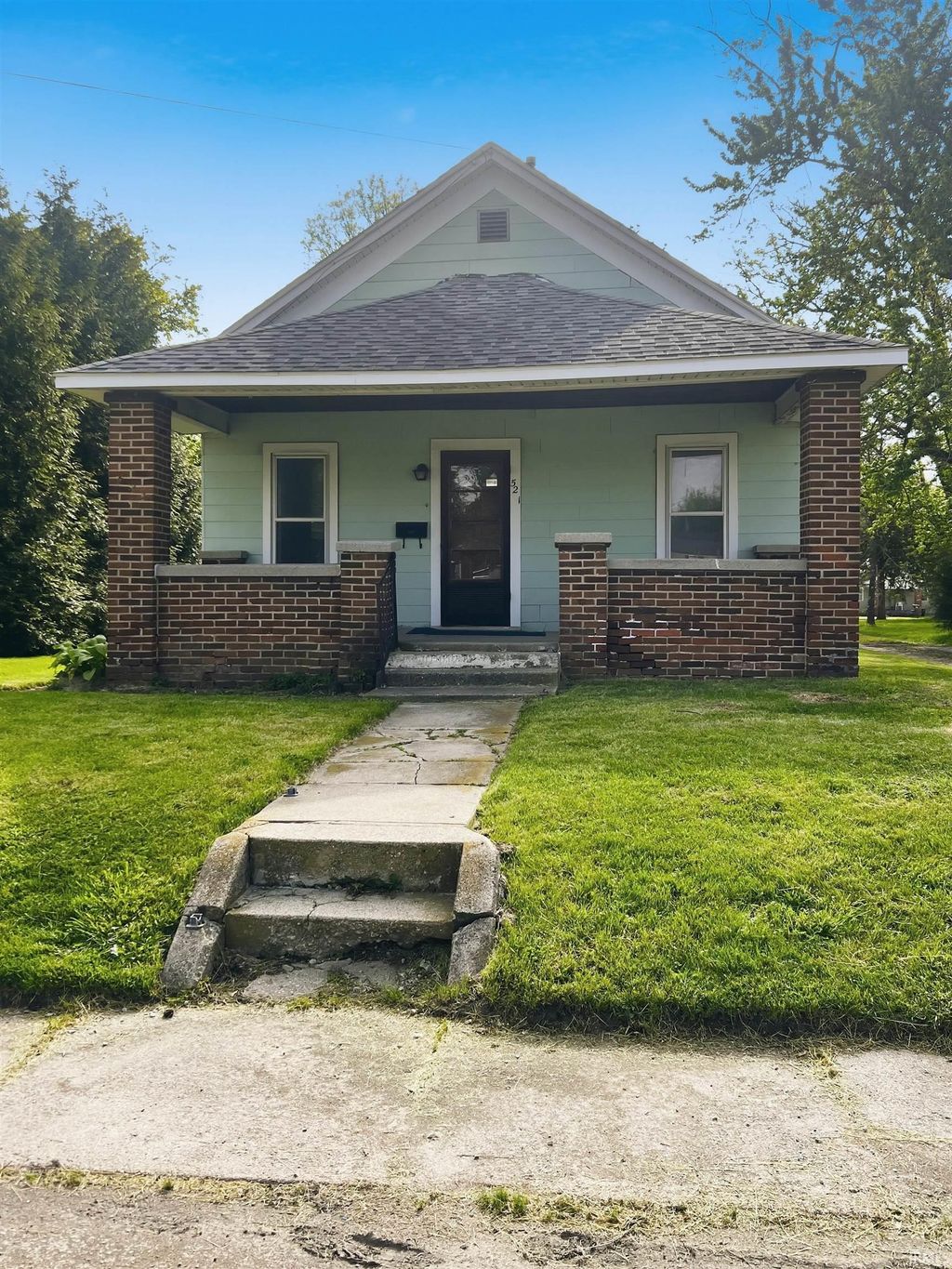 Photo of 521 S Cherry Street, Hartford City, IN 47348 (MLS # 202617843)