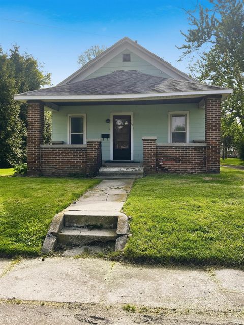 Photo of 521 S Cherry Street, Hartford City, IN 47348 (MLS # 202617843)