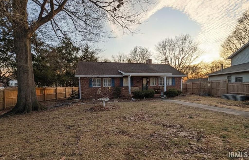 Photo of 1611 Burnett Lane, Vincennes, IN 47591 (MLS # 202604407)