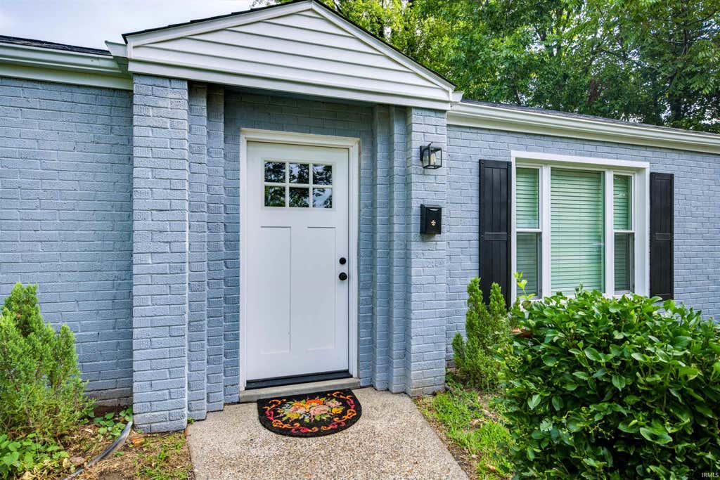 Photo of 2208 E Michigan Street, Evansville, IN 47711 (MLS # 202634529)