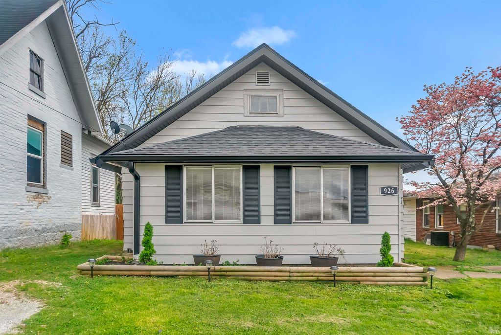 Photo of 926 18th Street, Bedford, IN 47421 (MLS # 202612908)