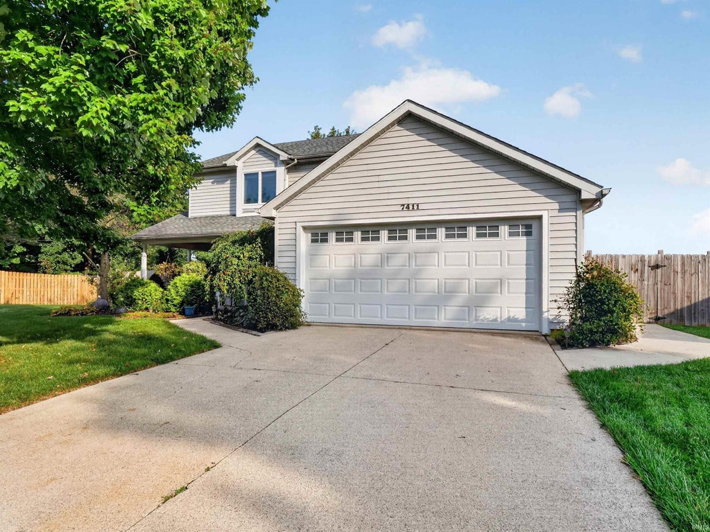 Photo of 7411 Woodsmill Court, Fort Wayne, IN 46835 (MLS # 202640736)