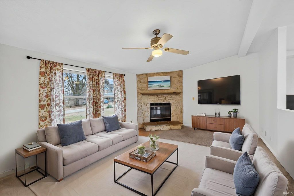 Photo of 9857 N Skyline Drive, Syracuse, IN 46567 (MLS # 202607378)