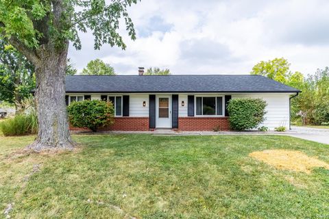 Photo of 4823 Manistee Drive, Fort Wayne, IN 46835 (MLS # 202539184)