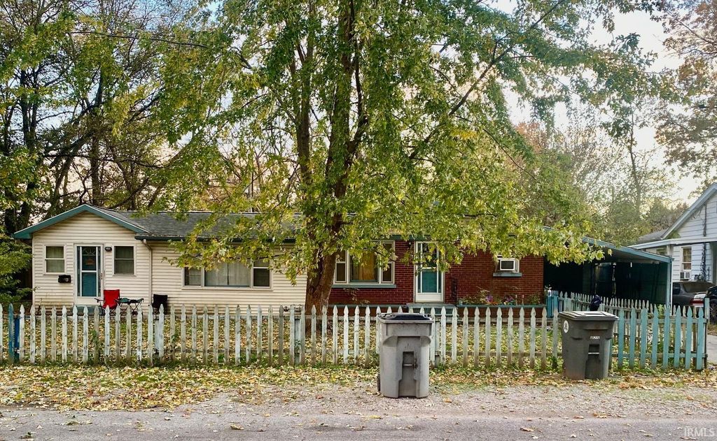 Photo of 709 Wall Street, Evansville, IN 47713 (MLS # 202545637)