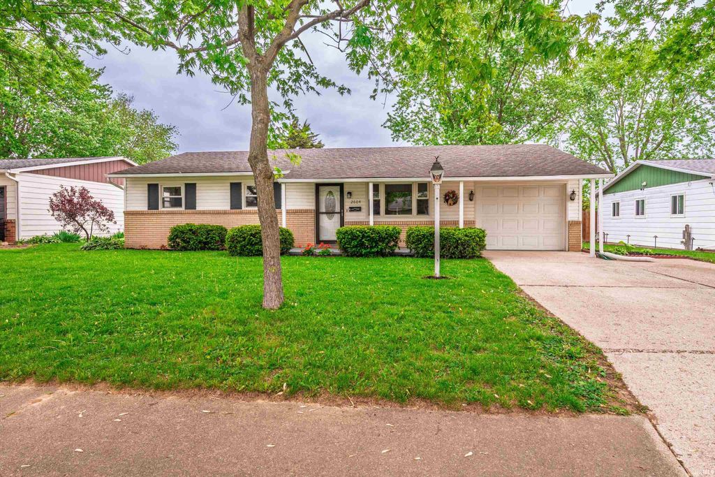 Photo of 2604 E 27th Street, Muncie, IN 47302 (MLS # 202615571)