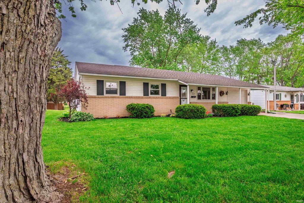 Photo of 2604 E 27th Street, Muncie, IN 47302 (MLS # 202615571)