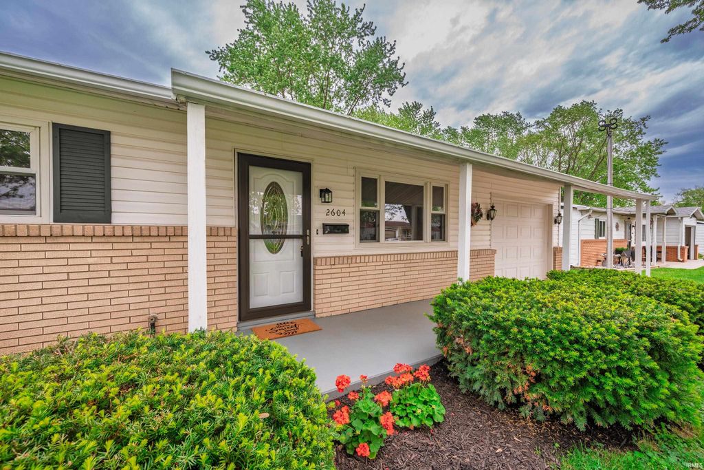 Photo of 2604 E 27th Street, Muncie, IN 47302 (MLS # 202615571)