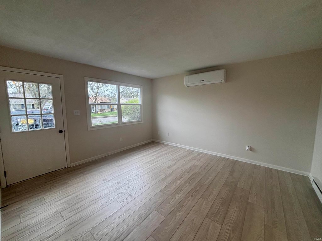 Photo of 4502 Winter Street, Fort Wayne, IN 46806 (MLS # 202611446)