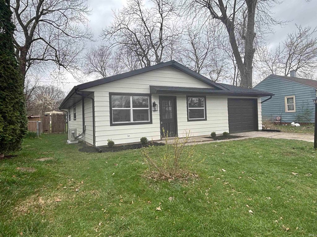 Photo of 4502 Winter Street, Fort Wayne, IN 46806 (MLS # 202611446)