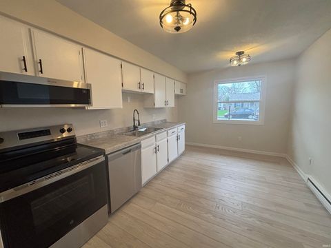 Tiny photo for 4502 Winter Street, Fort Wayne, IN 46806 (MLS # 202611446)