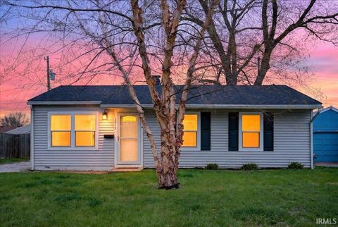 Photo of 3017 Fairwood Drive, Lafayette, IN 47909 (MLS # 202611557)