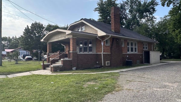 2825 S MAIN ST, ELKHART, IN 46517 - Image 614f6ab36ff24172f9ef3d22f086ed9d/308403449