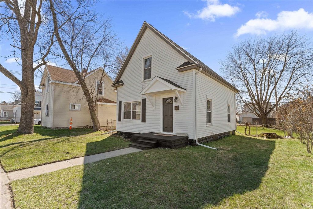 Photo of 131 E Marion Street, Mishawaka, IN 46545 (MLS # 202610681)