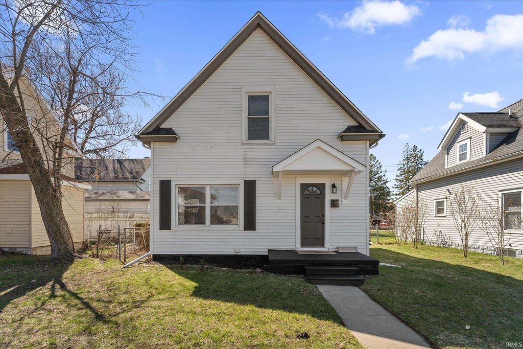 Photo of 131 E Marion Street, Mishawaka, IN 46545 (MLS # 202610681)