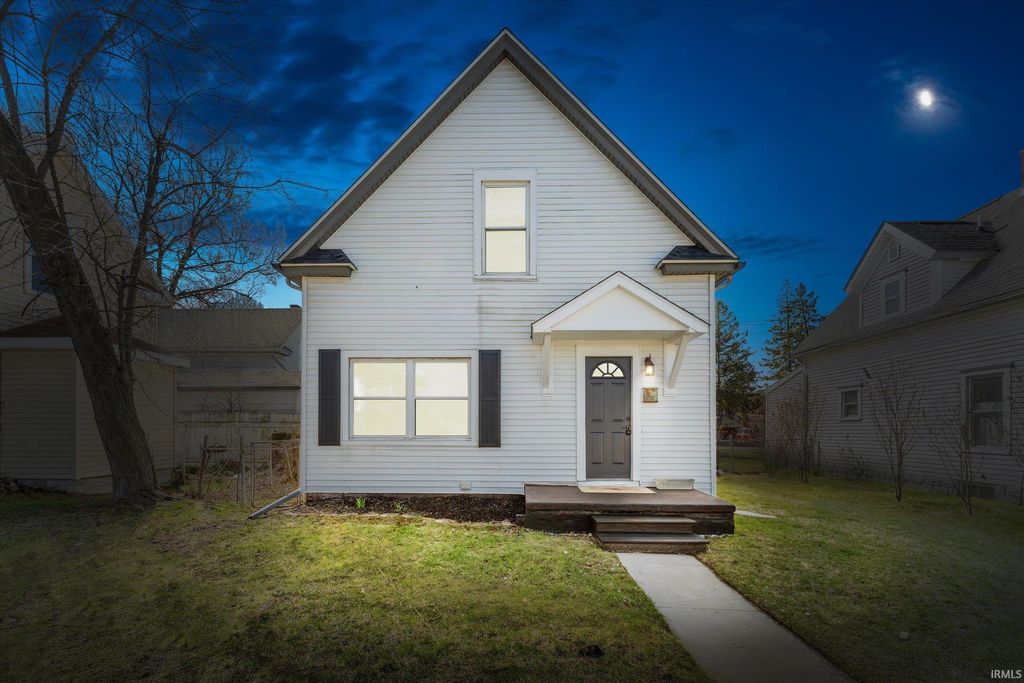 Photo of 131 E Marion Street, Mishawaka, IN 46545 (MLS # 202610681)