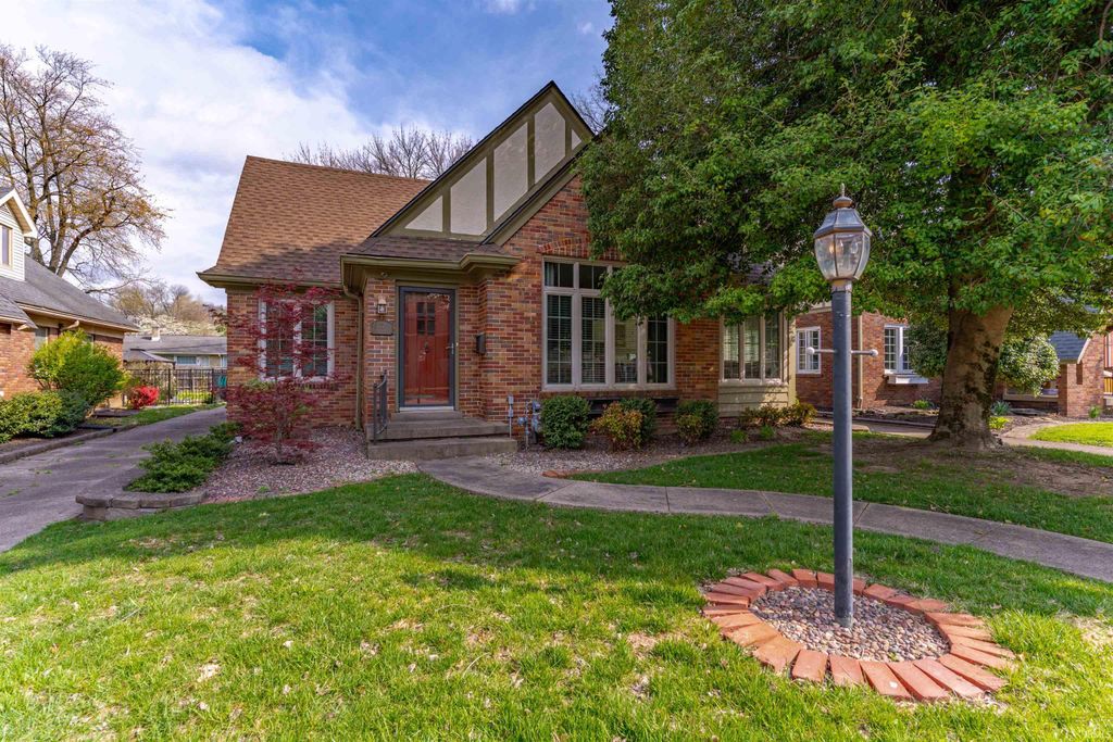 Photo of 2224 E Mulberry Street, Evansville, IN 47714 (MLS # 202611222)