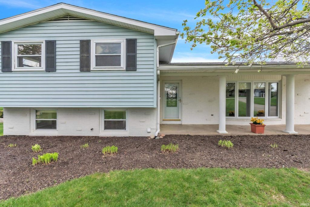 Photo of 105 Hillcrest Drive, Kendallville, IN 46755 (MLS # 202613637)