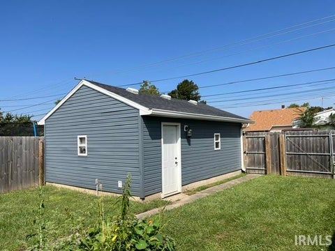 Tiny photo for 2316 S B Street, Elwood, IN 46036 (MLS # 202637882)