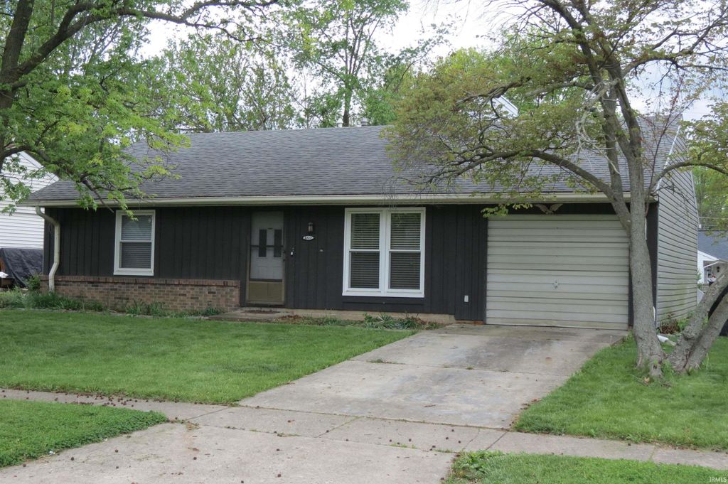 Photo of 3222 Chaucer Drive, Lafayette, IN 47909 (MLS # 202615574)