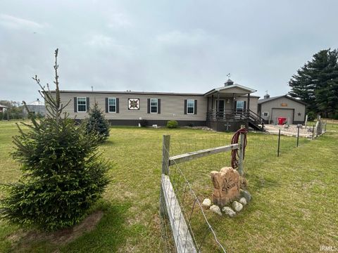 Photo of 10105 E 150N Road, Grovertown, IN 46531 (MLS # 202618583)