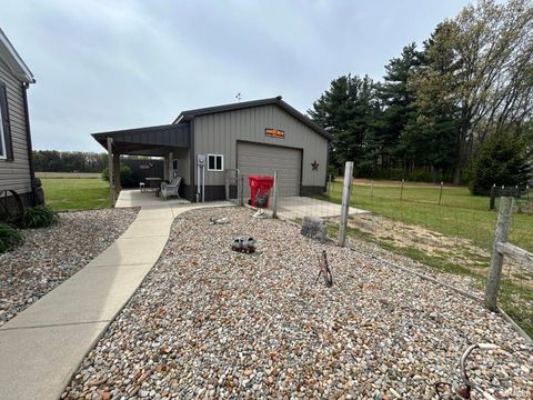 Tiny photo for 10105 E 150N Road, Grovertown, IN 46531 (MLS # 202618583)
