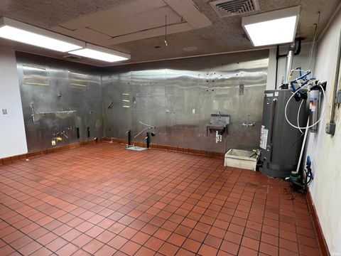 Tiny photo for 408 E Center Road, Kokomo, IN 46902 (MLS # 202501259)