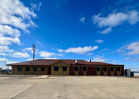 Photo of 408 E Center Road, Kokomo, IN 46902 (MLS # 202501259)