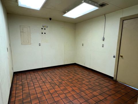 Tiny photo for 408 E Center Road, Kokomo, IN 46902 (MLS # 202501259)