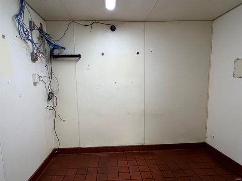 Tiny photo for 408 E Center Road, Kokomo, IN 46902 (MLS # 202501259)