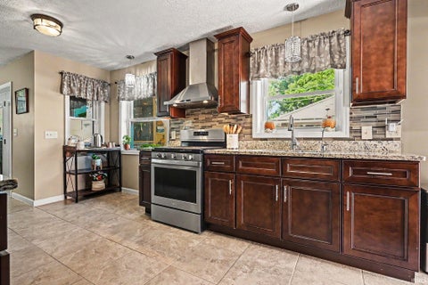 Tiny photo for 1713 Wilber Street, South Bend, IN 46628 (MLS # 202635303)