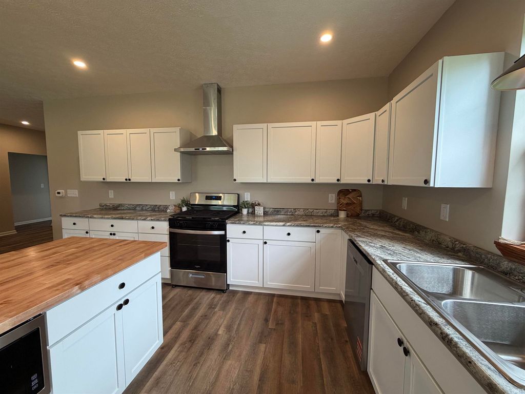 Photo of 301 Tyler Avenue, Peru, IN 46970 (MLS # 202617021)