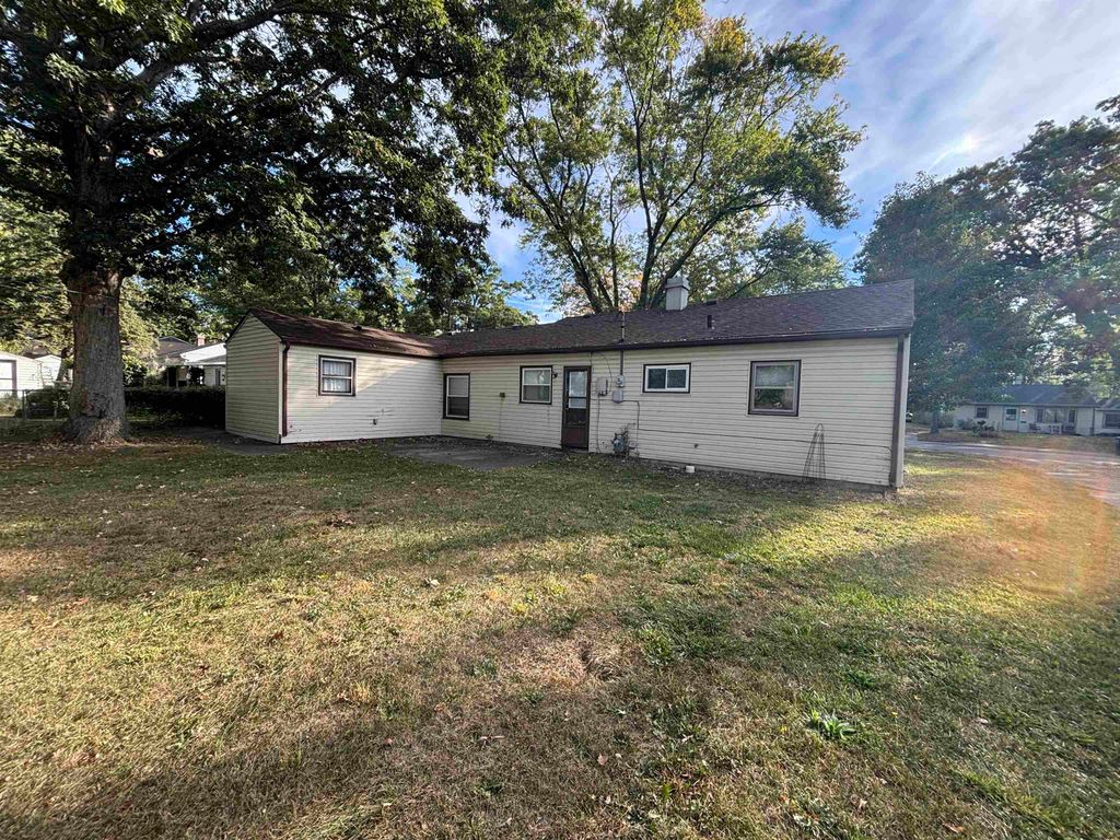 Photo of 5922 Southcrest Road, Fort Wayne, IN 46816 (MLS # 202540178)