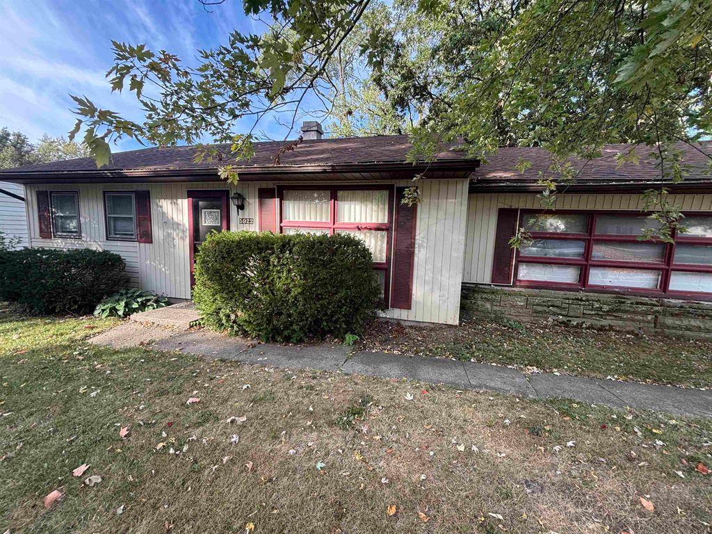 Photo of 5922 Southcrest Road, Fort Wayne, IN 46816 (MLS # 202540178)