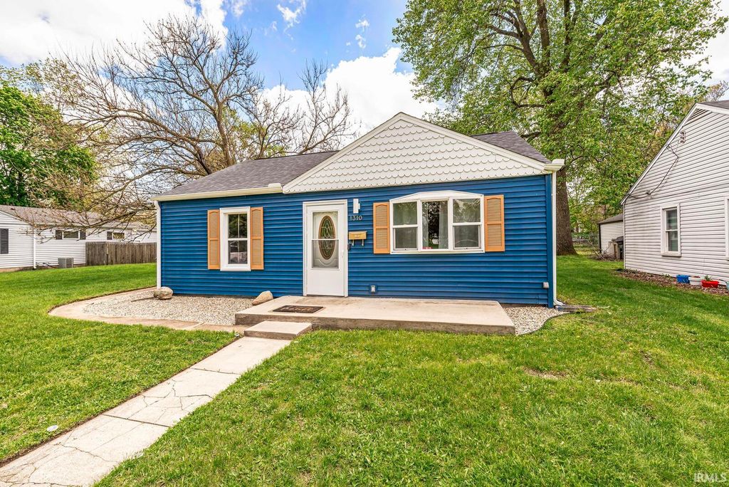 Photo of 1310 Chalfant Street, South Bend, IN 46617 (MLS # 202615938)