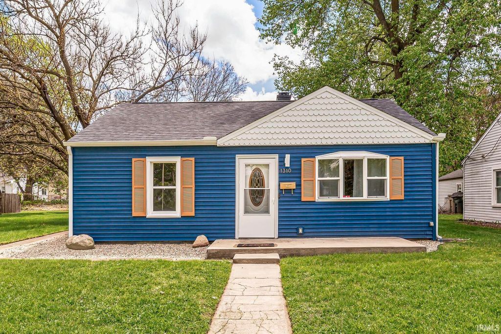 Photo of 1310 Chalfant Street, South Bend, IN 46617 (MLS # 202615938)