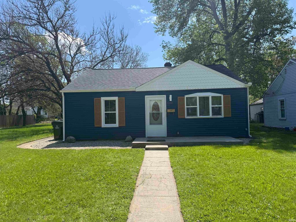 Photo of 1310 Chalfant Street, South Bend, IN 46617 (MLS # 202615938)