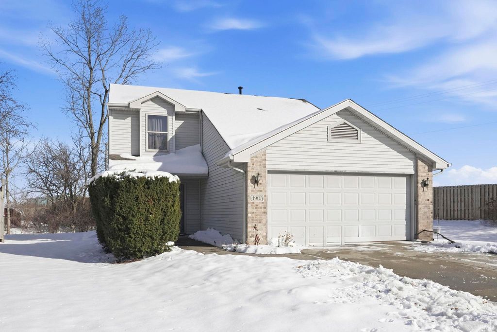 Photo of 4908 Reckeweg Place, Fort Wayne, IN 46804 (MLS # 202548290)