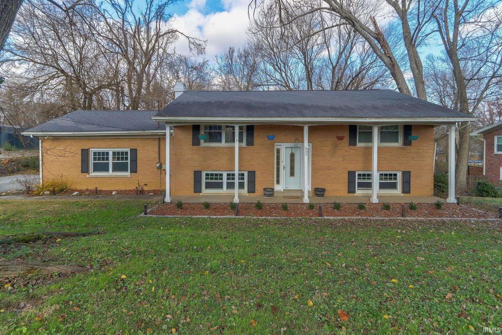 Photo of 806 Treelane Drive, Newburgh, IN 47630 (MLS # 202547443)