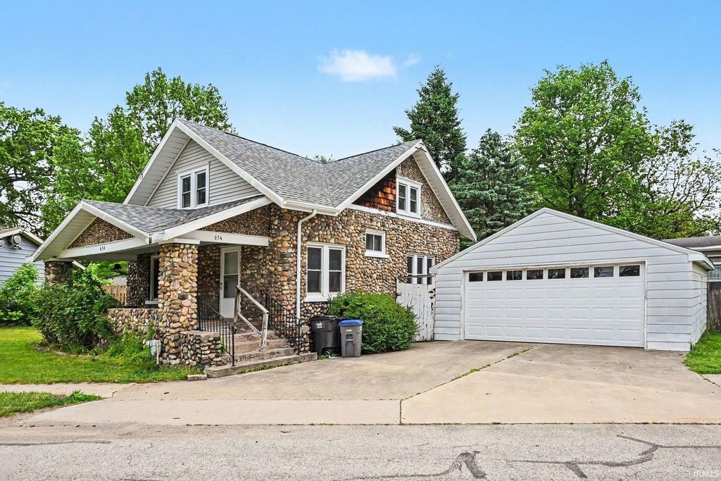 Photo of 654 James Street, Elkhart, IN 46516 (MLS # 202617489)