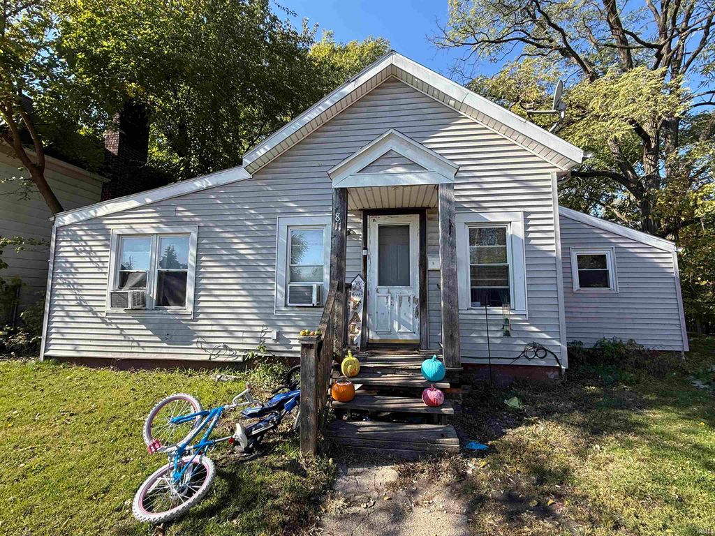 Photo of 811 Pulaski Street, South Bend, IN 46619 (MLS # 202544432)