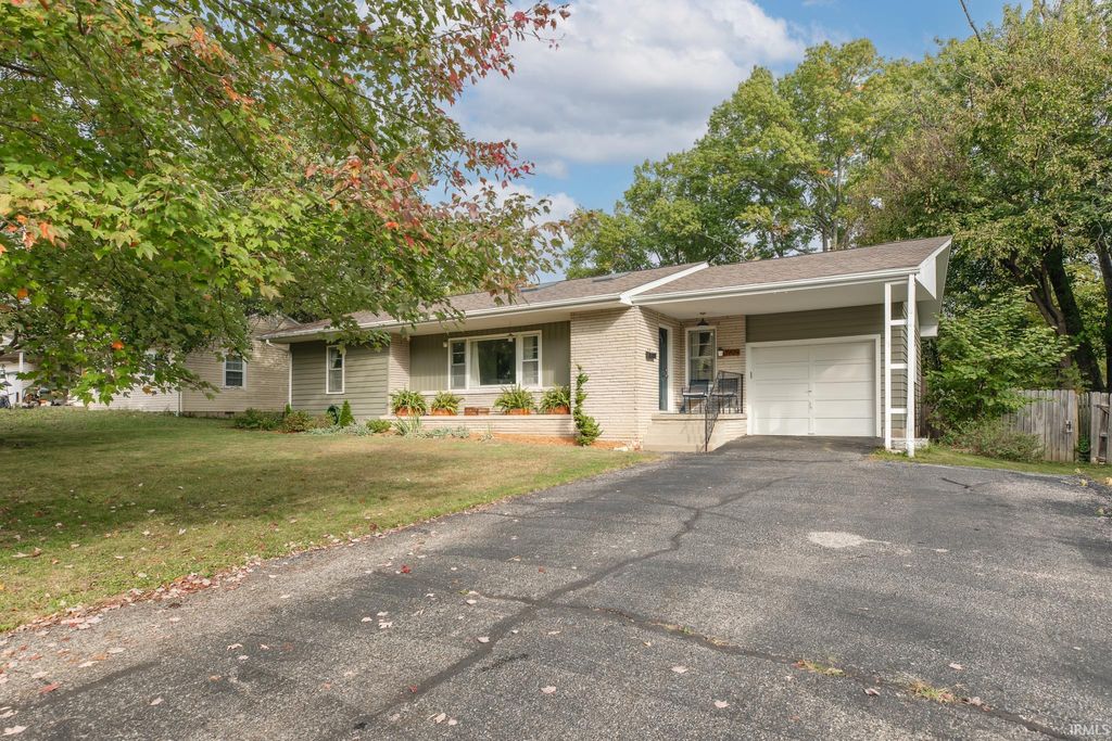 Photo of 1909 E Viva Drive, Bloomington, IN 47401 (MLS # 202542117)