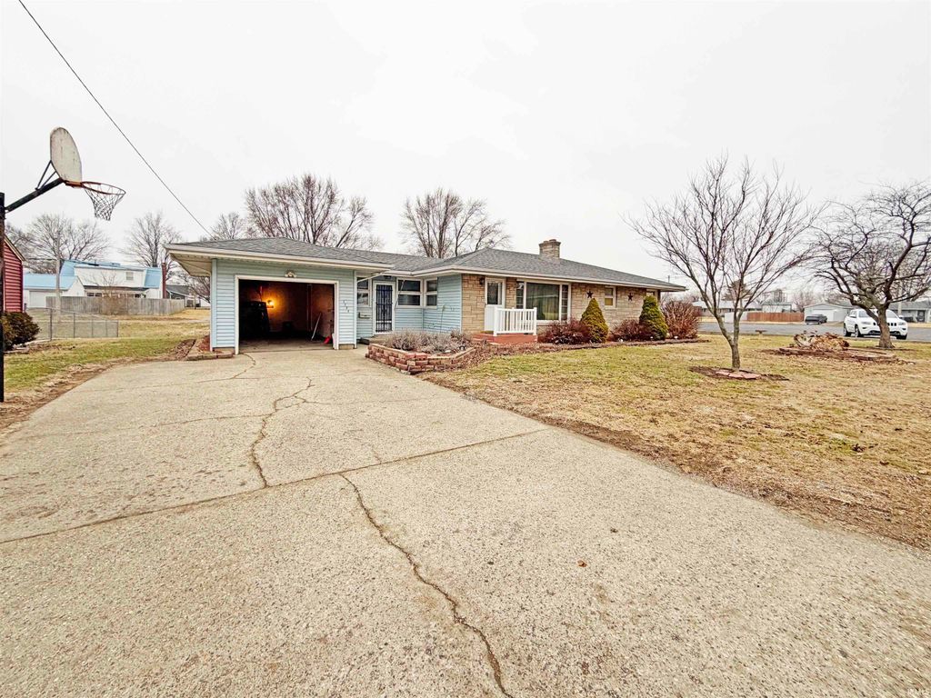 Photo of 1706 E Walnut Street, Frankfort, IN 46041 (MLS # 202606761)