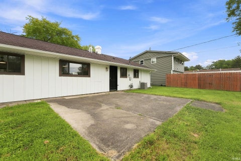 Tiny photo for 1020 S Morgan Street, Bluffton, IN 46714 (MLS # 202635184)