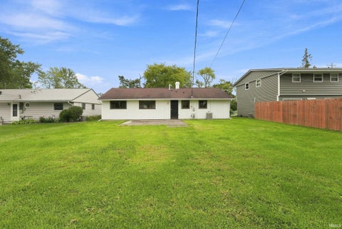 Tiny photo for 1020 S Morgan Street, Bluffton, IN 46714 (MLS # 202635184)