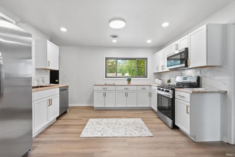 Tiny photo for 1020 S Morgan Street, Bluffton, IN 46714 (MLS # 202635184)