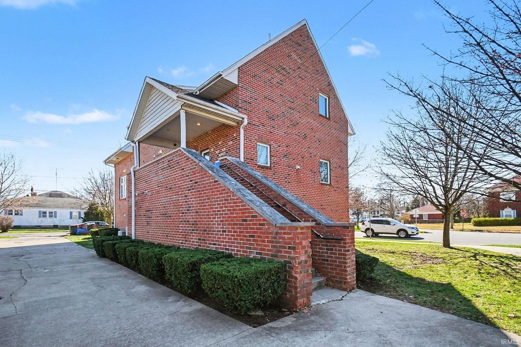 Photo of 330 N Sunnyside Avenue, South Bend, IN 46617 (MLS # 202609823)