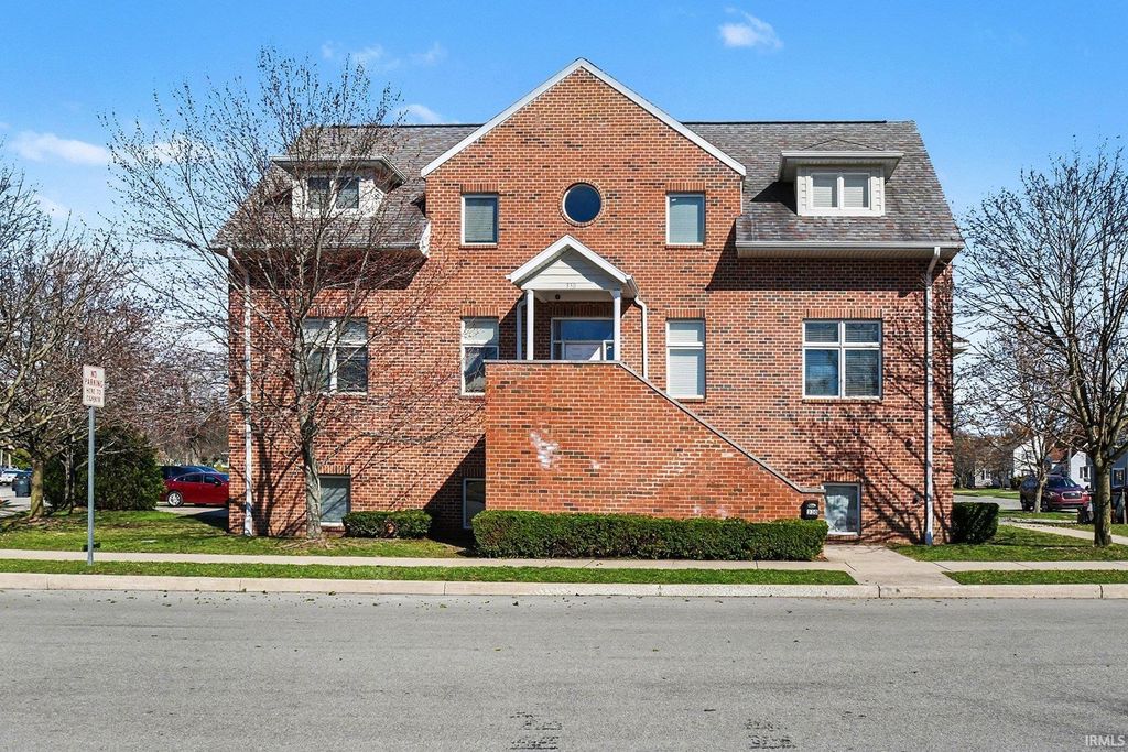 Photo of 330 N Sunnyside Avenue, South Bend, IN 46617 (MLS # 202609823)