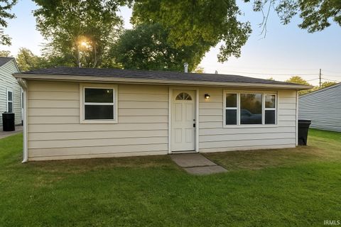Photo of 805 Greenwich Road, Lafayette, IN 47905 (MLS # 202532434)
