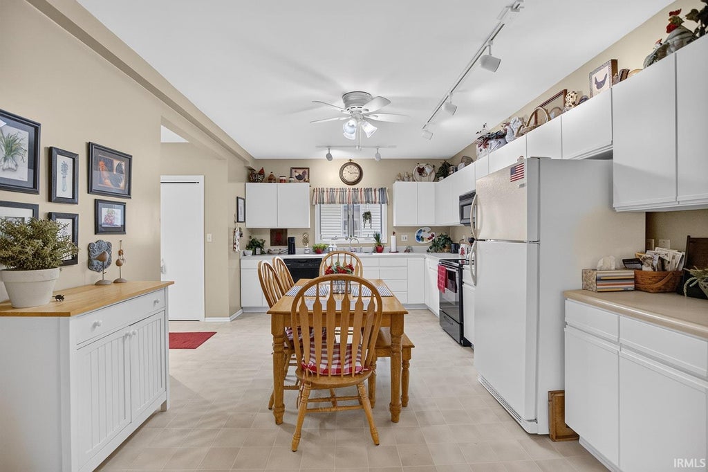 Photo of 320 E Park Drive, Huntington, IN 46750 (MLS # 202635874)